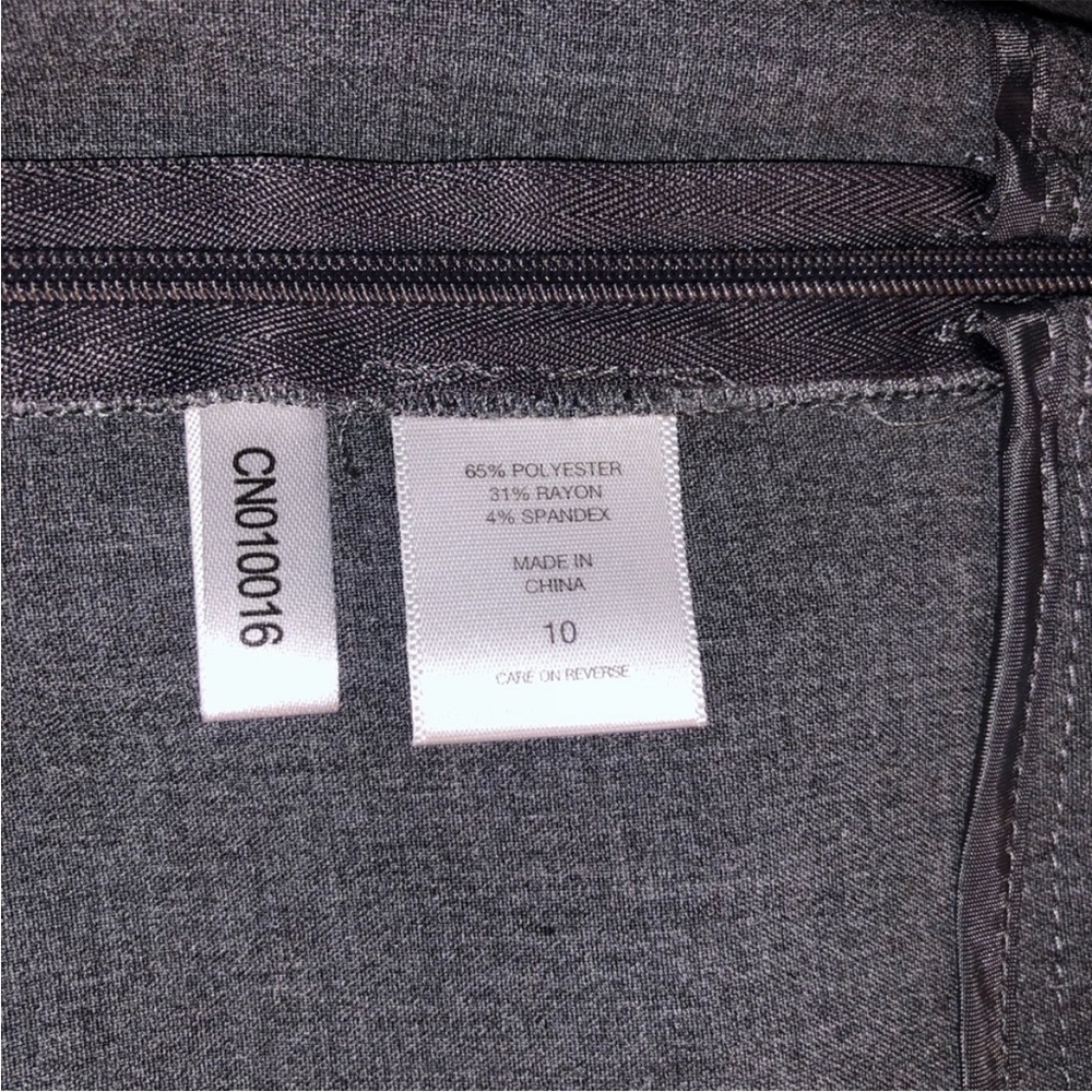 New York & Co ladies grey stretchy pencil skirt - Picture 3 of 5